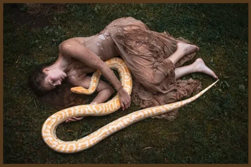 ПОЛЮБИВШИЙ ЗМЕЮ