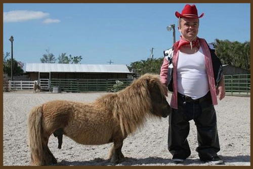 МАЛЕНЬКИЙ ЧЕЛОВЕК